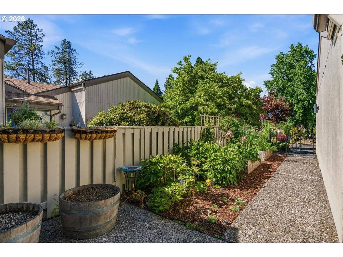 1871 SE LEXINGTON CIR, Salem, OR 97301
