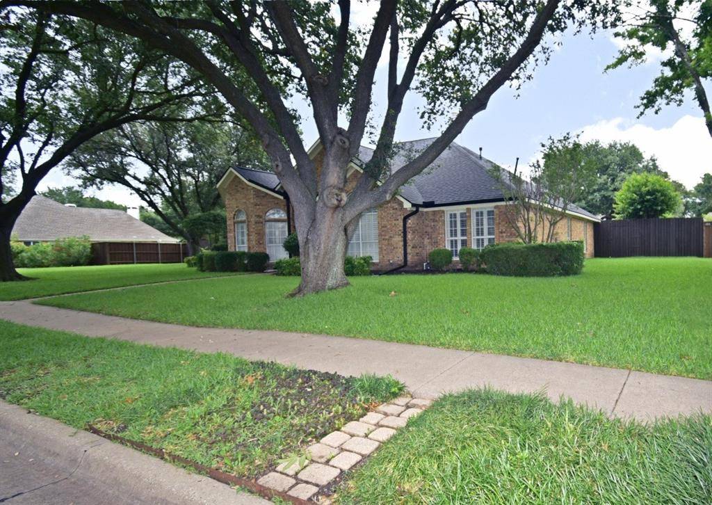 2902 Live Oak Drive, Rowlett, TX 75088