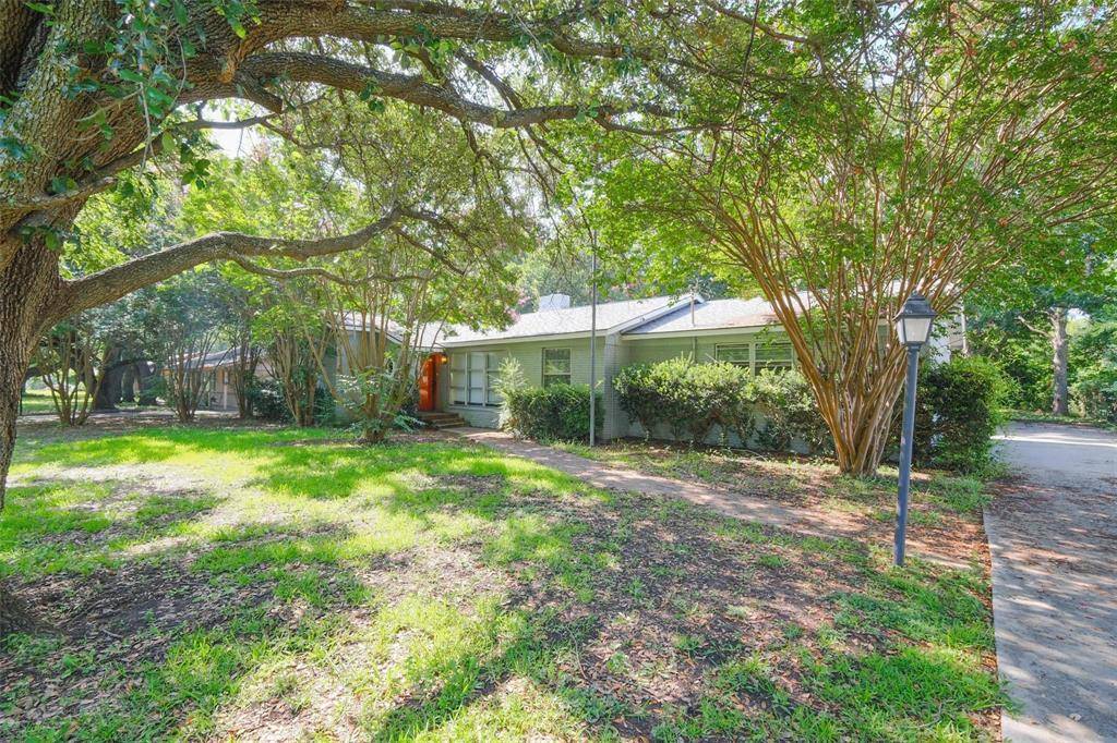 8301 Llano Avenue, Benbrook, TX 76116