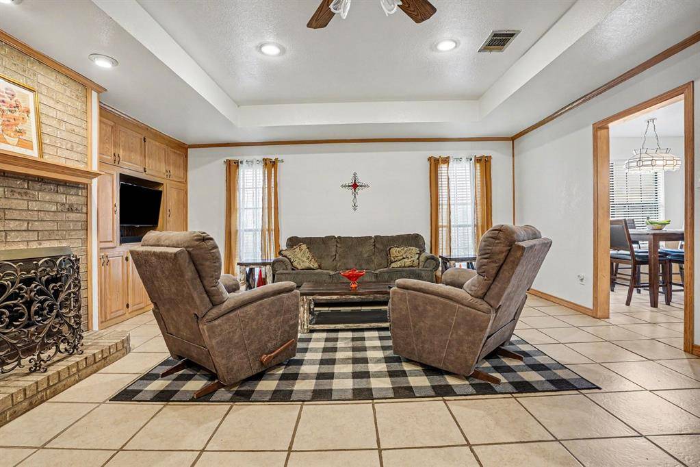 407 Lumpkin Drive, Ennis, TX 75119