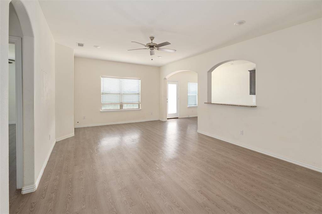 117 Willowbend Loop, Mabank, TX 75147