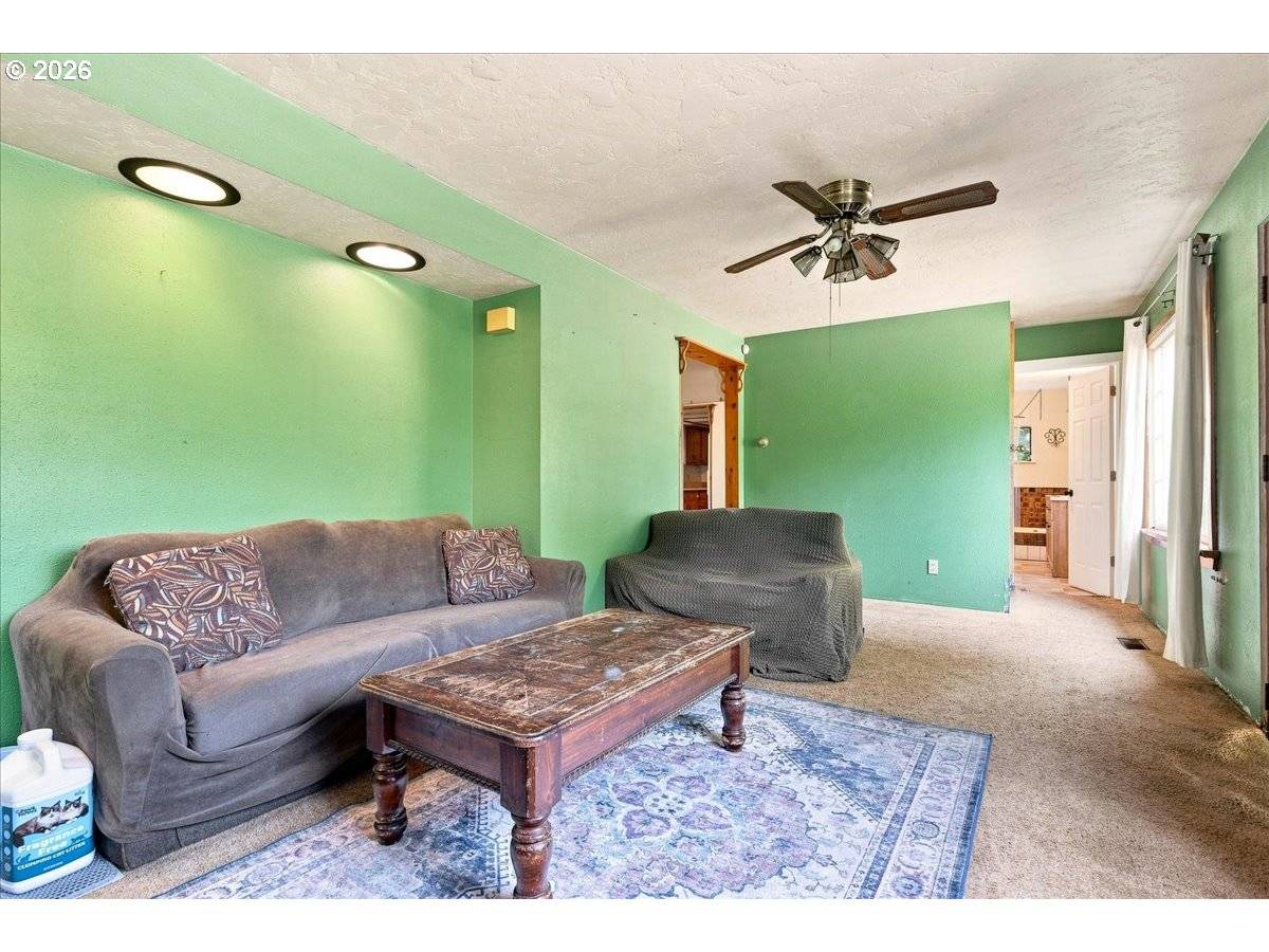 15338 HOLCOMB BLVD, Oregon City, OR 97045
