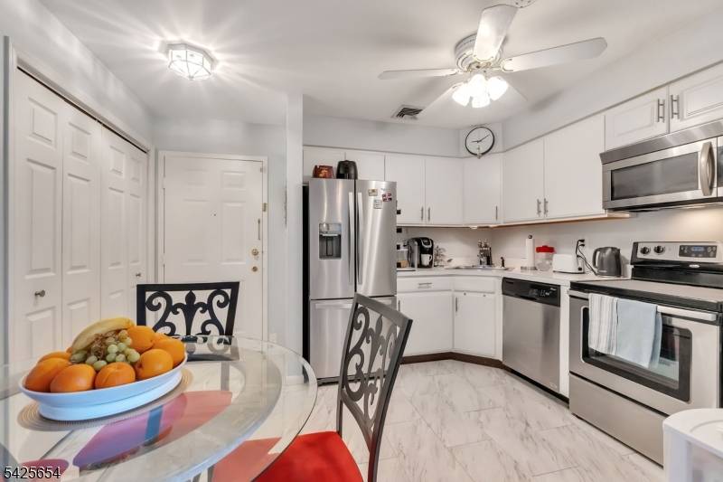 535-541 Bayway Ave #2B, Elizabeth City, NJ 07202