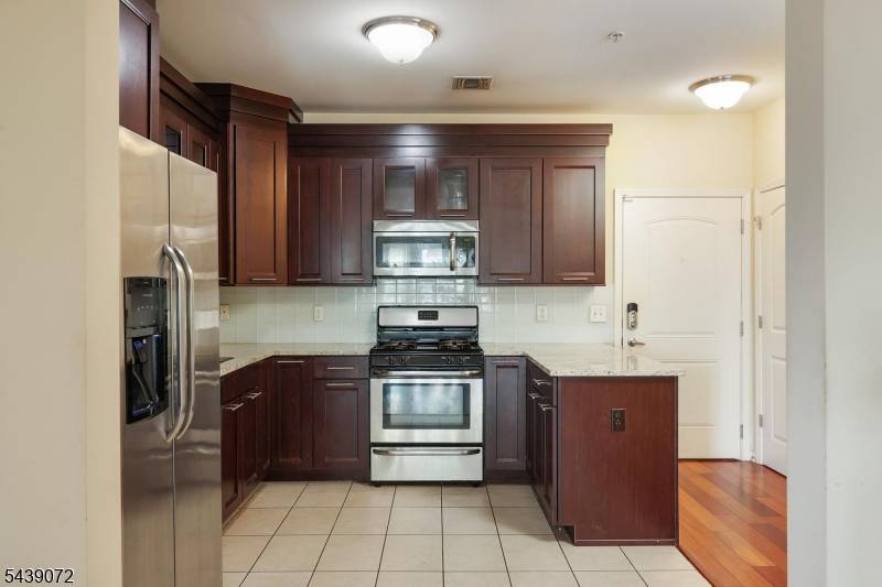 104 E Elizabeth Ave #303, Linden City, NJ 07036