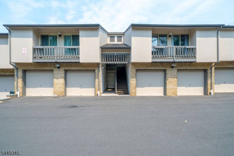 26 Kayser Ln, West Orange Twp., NJ 07052