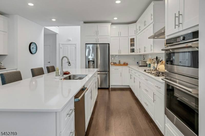 49 Whitney Ave, Morris Plains Boro, NJ 07950