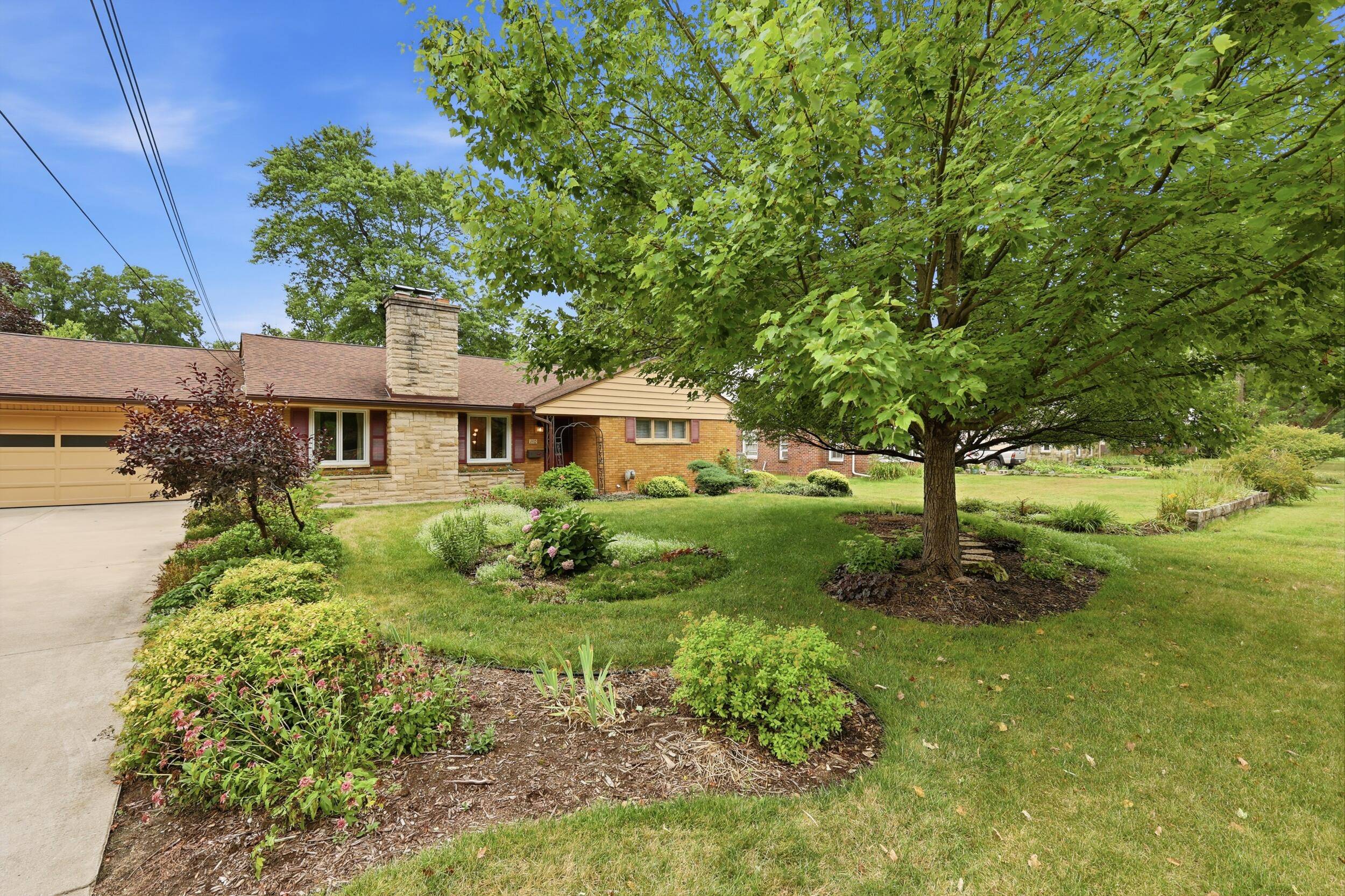 1110 Dwillard DR, Kalamazoo City, MI 49048