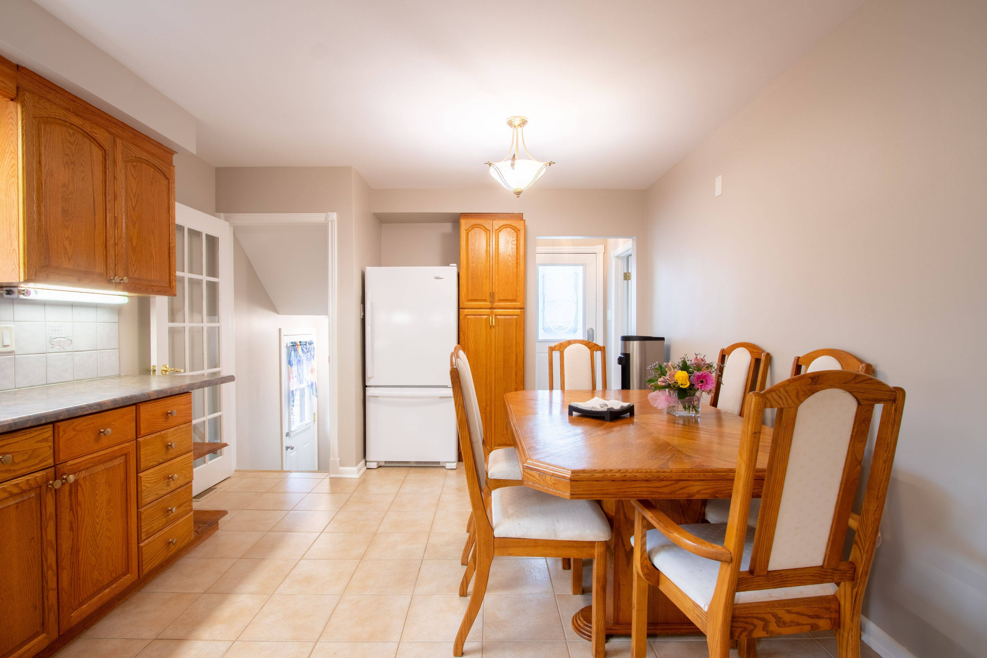 652 Upper Wentworth ST, Hamilton, ON L9A 4V3
