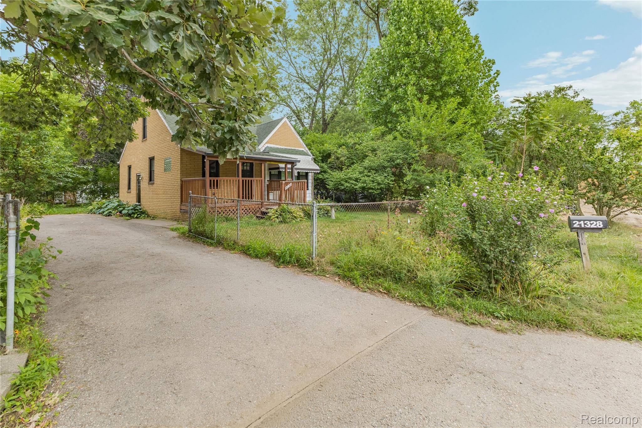 21328 Waldron ST, Farmington Hills, MI 48336