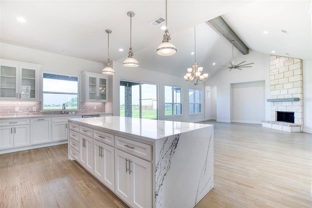 1376 Shadow Lakes Drive, Wills Point, TX 75169