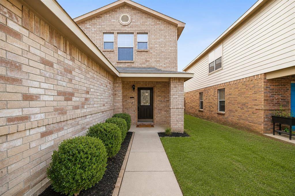 8808 Valley River Drive, Fort Worth, TX 76244