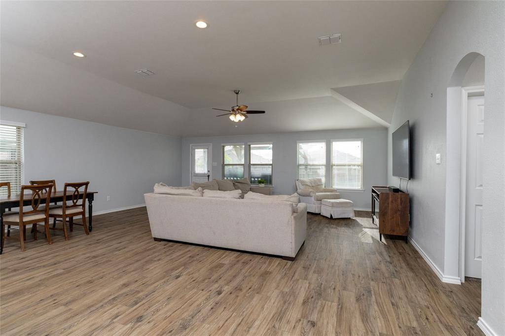 2525 Silver Fox Trail, Weatherford, TX 76087