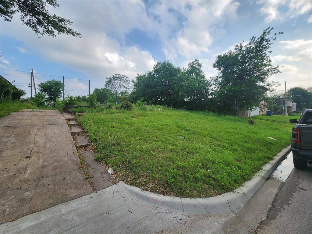 1802 Sutter Street, Dallas, TX 75216