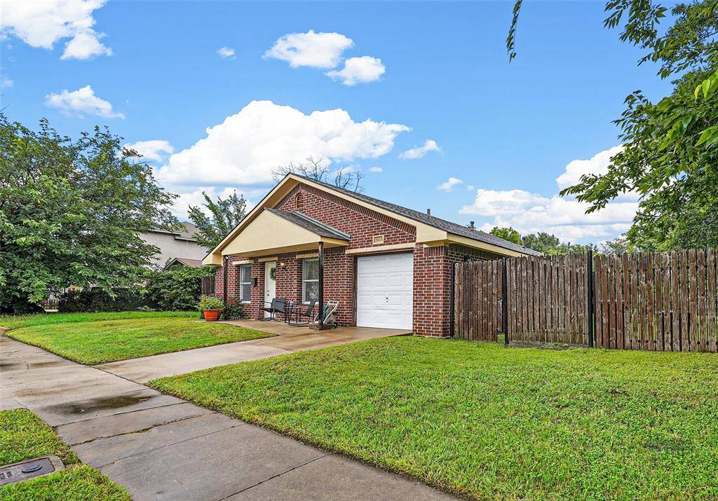 2833 Gordon Avenue, Fort Worth, TX 76110