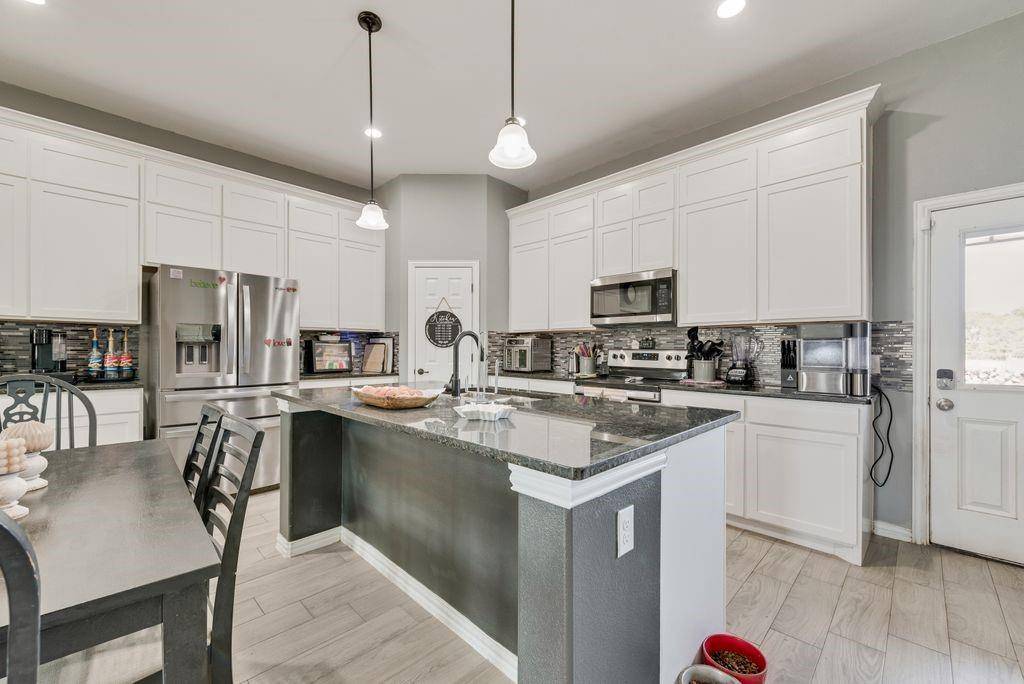 247 Private Road 7413 Road, Wills Point, TX 75169