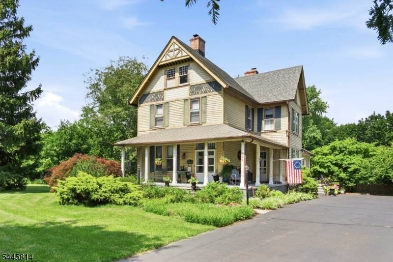 327 Willow Grove St, Hackettstown Town, NJ 07840