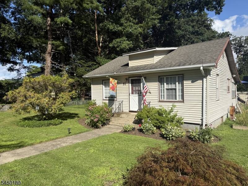 51 Lakeview Ave, Ringwood Boro, NJ 07456