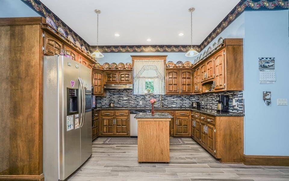 24 Ross LN, Staten Island, NY 10312