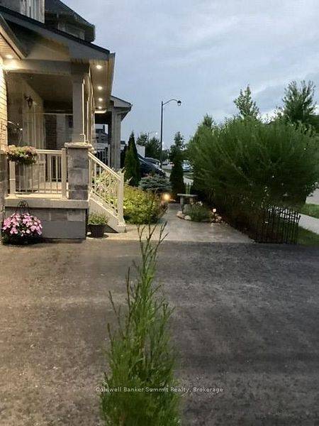 125 Gardiner DR N, Bradford West Gwillimbury, ON L3Z 0J6