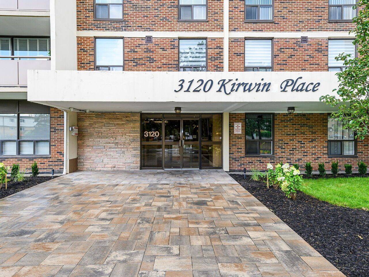 3120 Kirwin AVE #1109, Mississauga, ON L5A 3R2