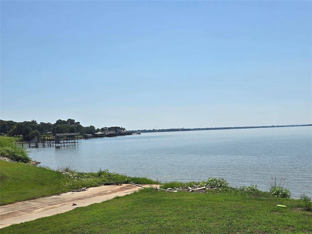 733 Clubview Drive, Mabank, TX 75143