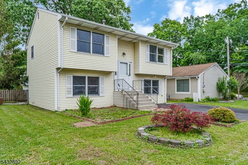 225 Charlotte Ave, South Bound Brook Boro, NJ 08880