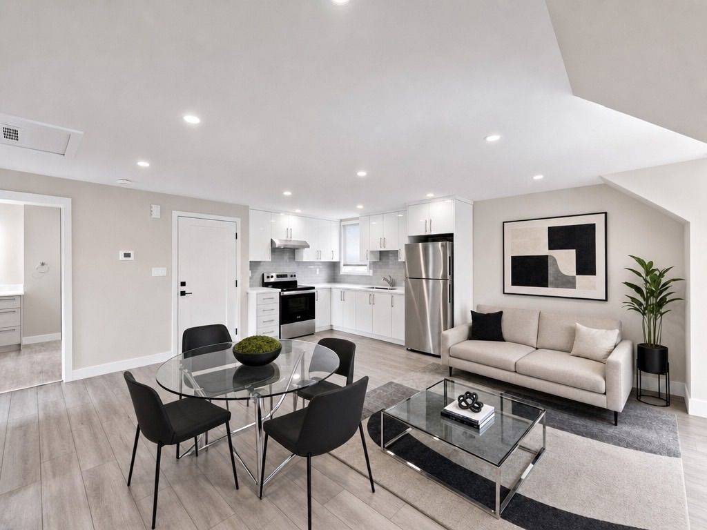 10 Warbeck PL #Upper, Toronto W09, ON M9R 3C3