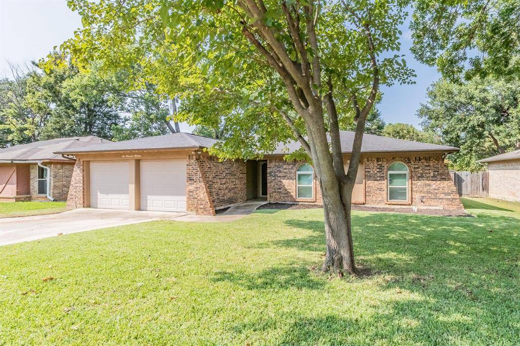 2013 Memphis Drive, Bedford, TX 76022