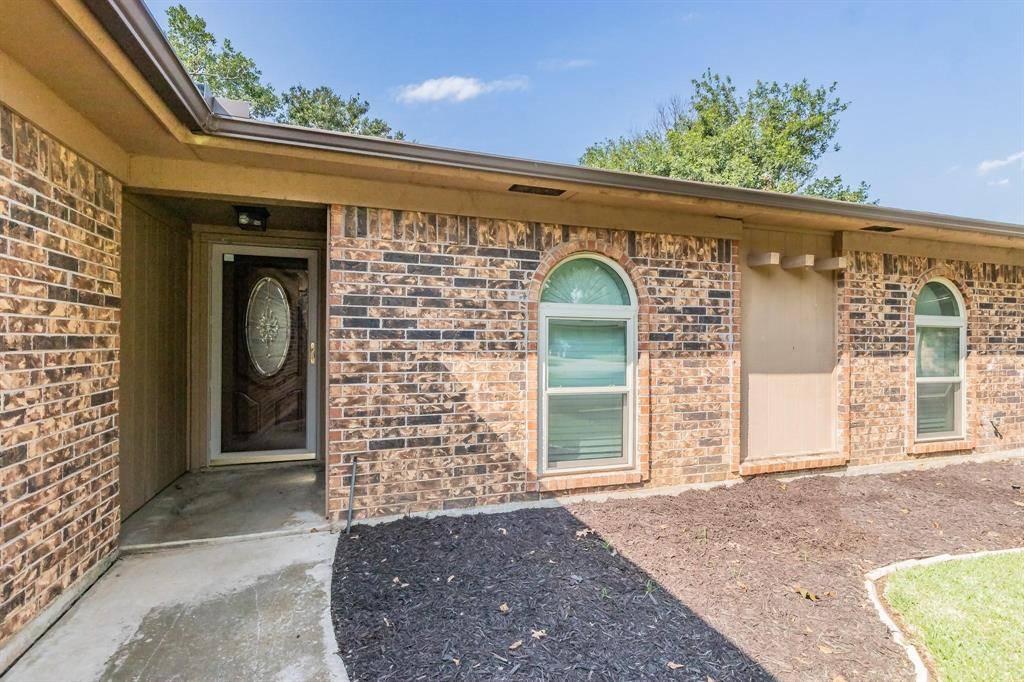 2013 Memphis Drive, Bedford, TX 76022
