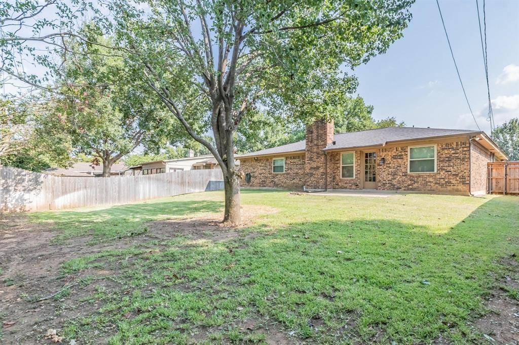 2013 Memphis Drive, Bedford, TX 76022