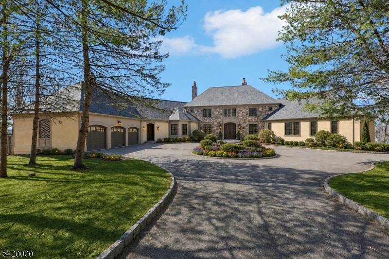 29 Hilltop Rd, Kinnelon Boro, NJ 07405