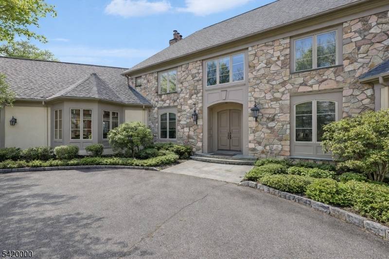 29 Hilltop Rd, Kinnelon Boro, NJ 07405