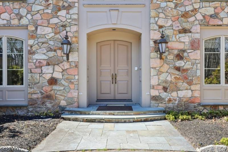 29 Hilltop Rd, Kinnelon Boro, NJ 07405
