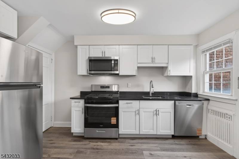 180 Summit Ave #F, Summit City, NJ 07901