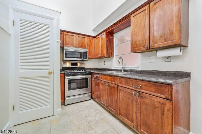 281 Browertown Rd #304, Woodland Park, NJ 07424