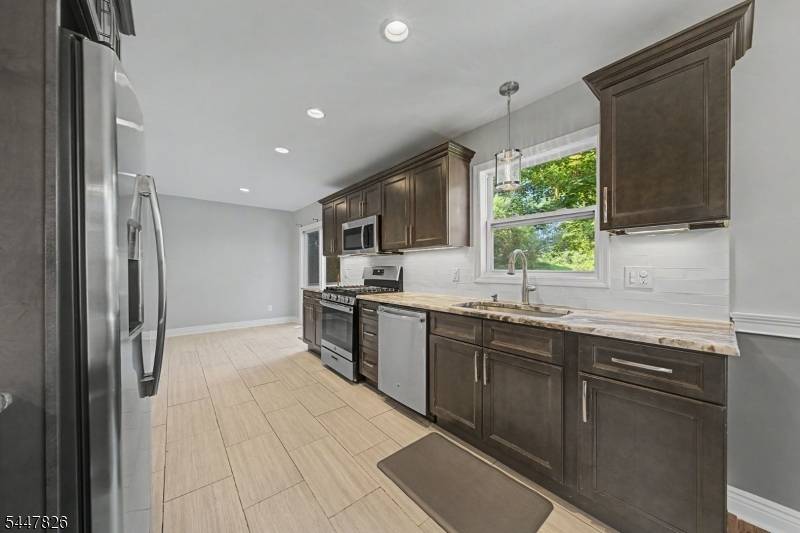 4 Michael Ct, Hamburg Boro, NJ 07419