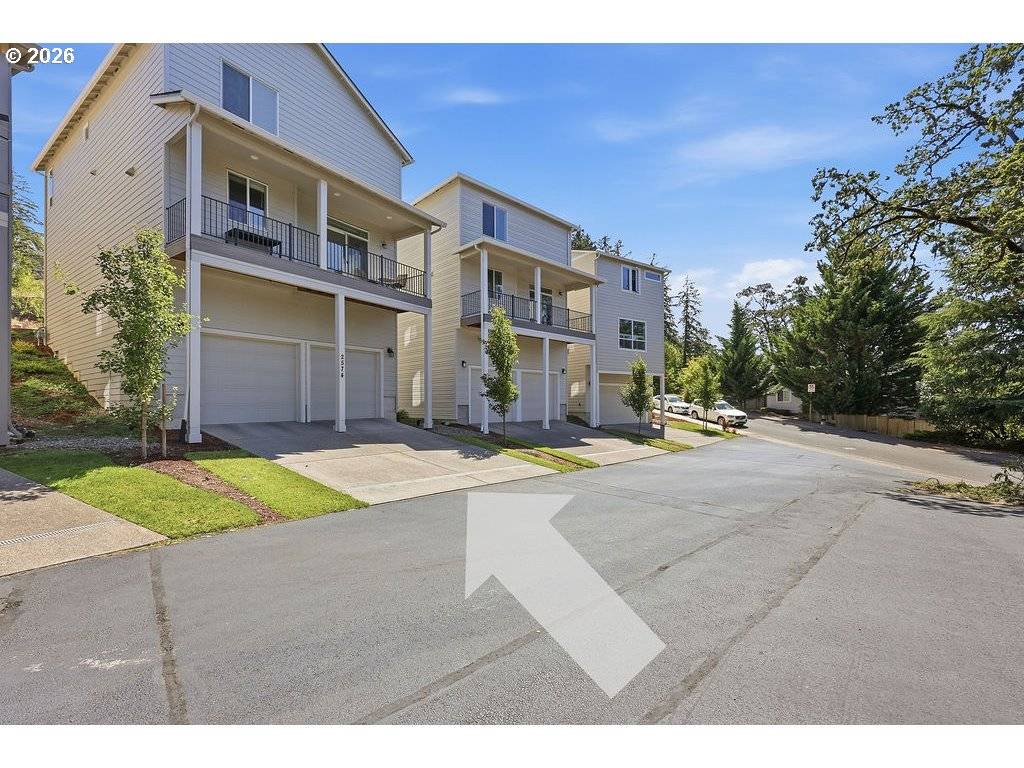 2574 BRACKENFERN RD, Eugene, OR 97403