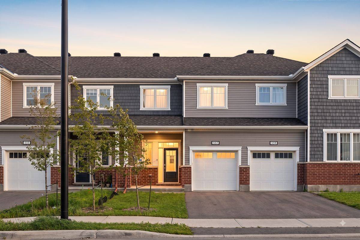 557 Flagstaff DR, Barrhaven, ON K2J 7B3
