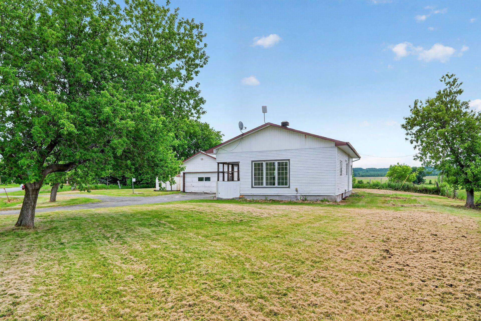 3156 Old Highway 17 RD, Clarence-rockland, ON K4K 1W3