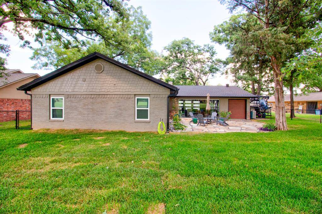 1118 Kiowa Drive W, Lake Kiowa, TX 76240