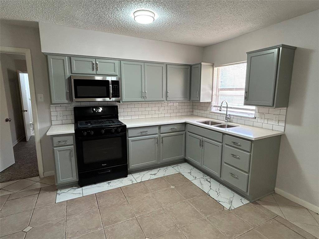 130 W Cherry Point Drive, Dallas, TX 75232