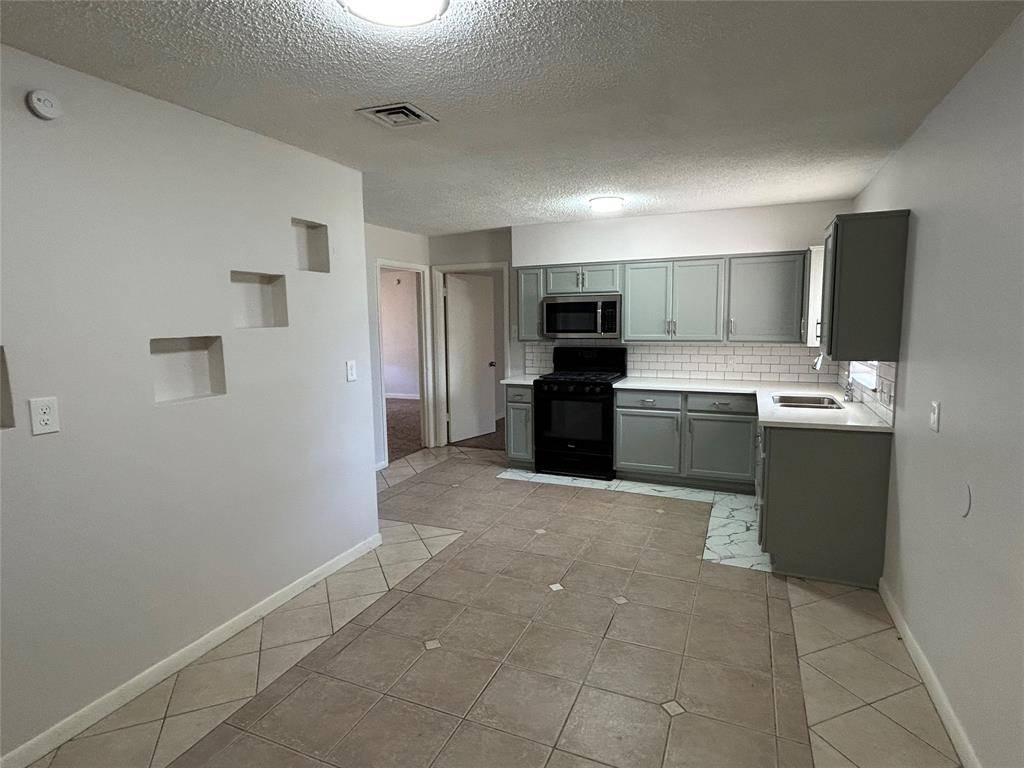 130 W Cherry Point Drive, Dallas, TX 75232