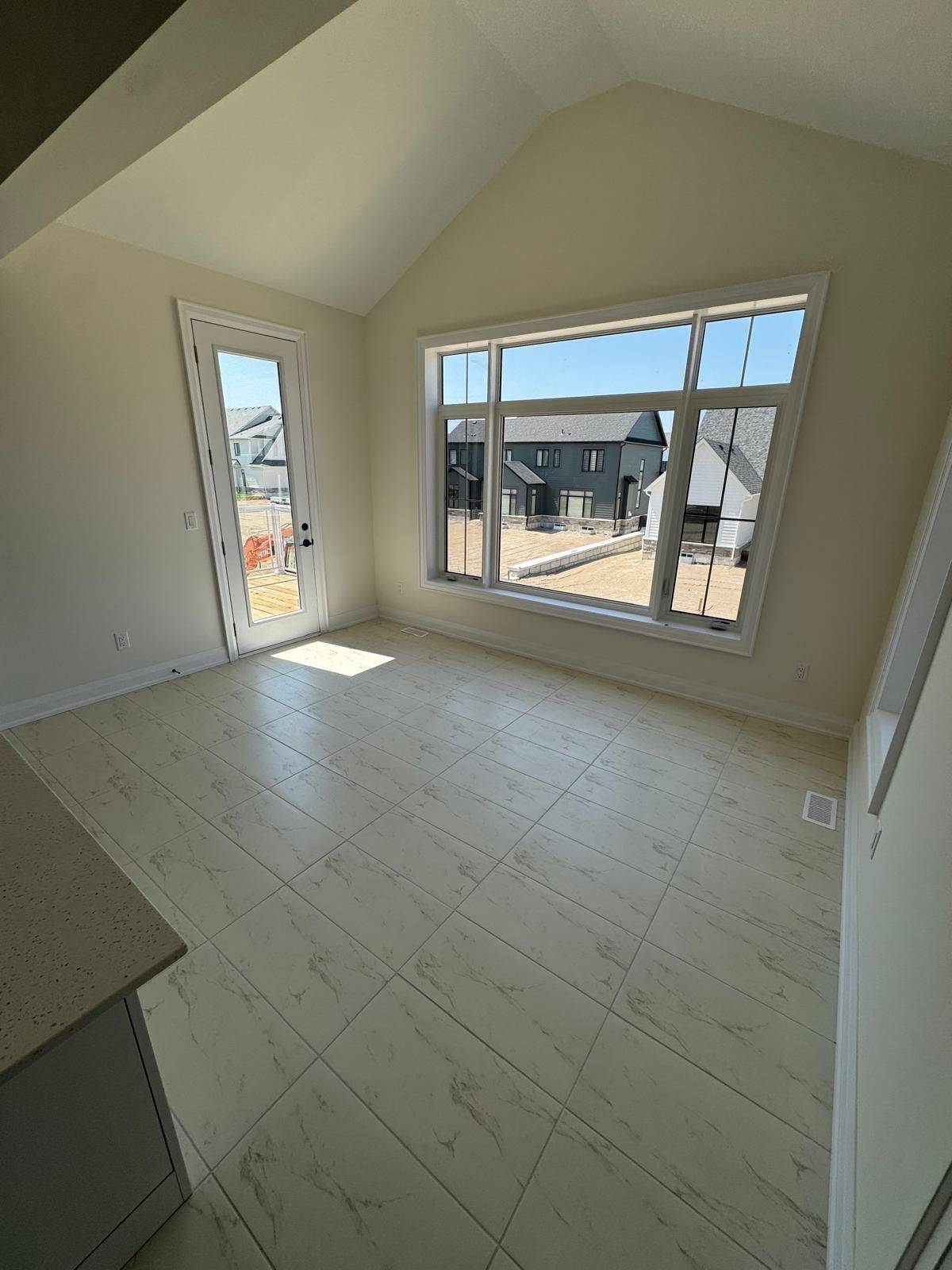 2 Herbert AVE, Oro-medonte, ON L0L 2L0