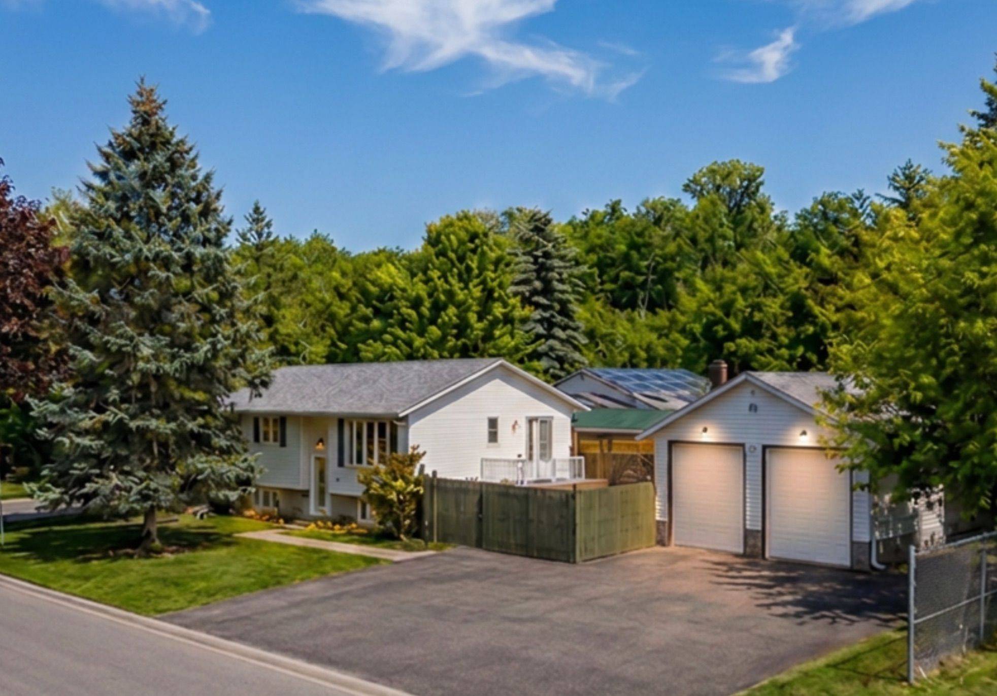 115 Nicholas ST, Quinte West, ON K8V 6E8