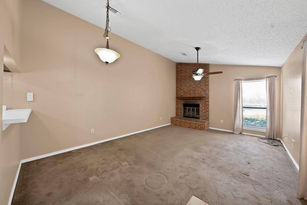 935 Cedarland Boulevard, Arlington, TX 76011