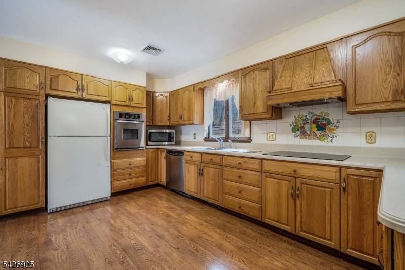 169 E Mountain Rd, Hillsborough Twp., NJ 08844