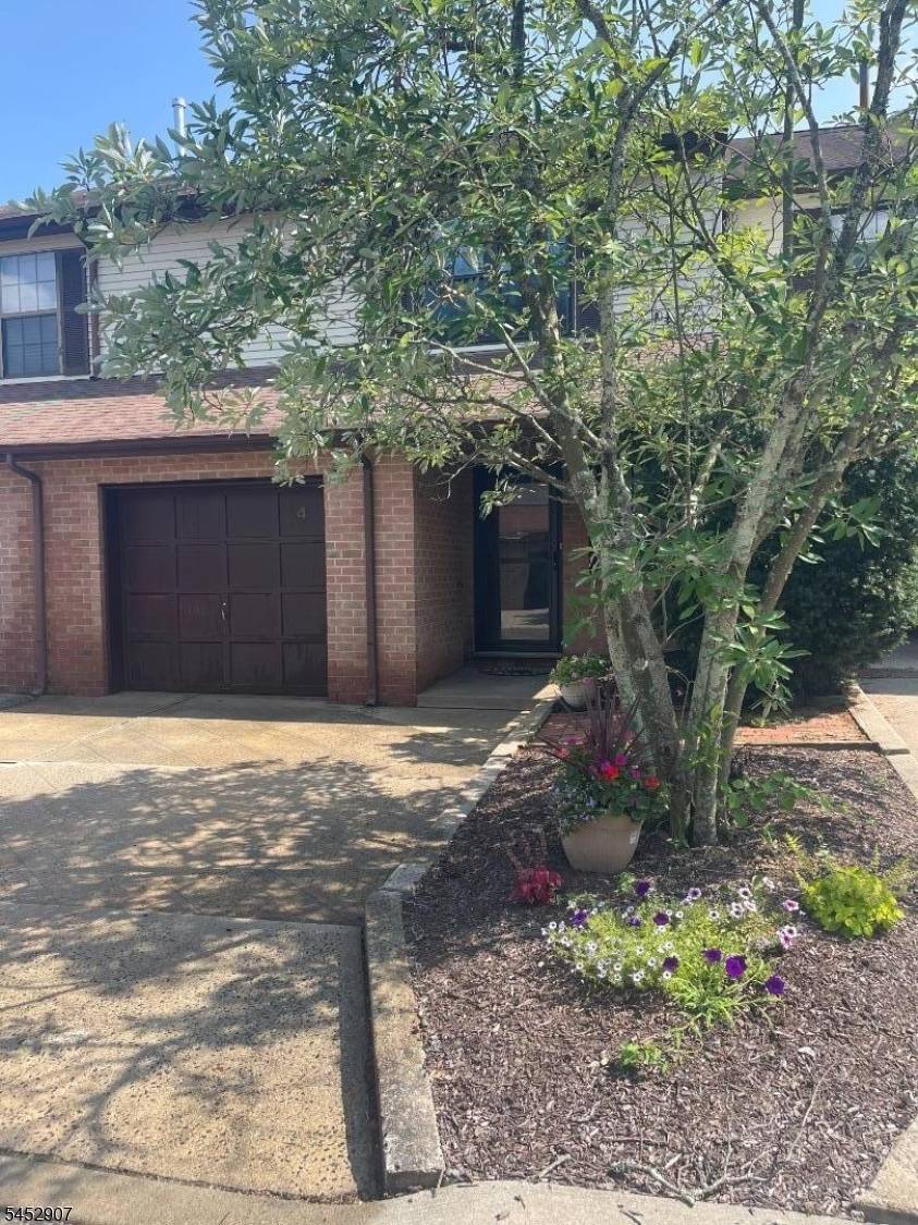 4 Amy Ct, Lebanon Boro, NJ 08833