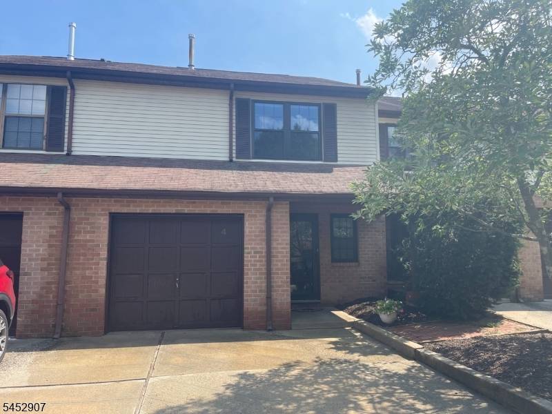 4 Amy Ct, Lebanon Boro, NJ 08833