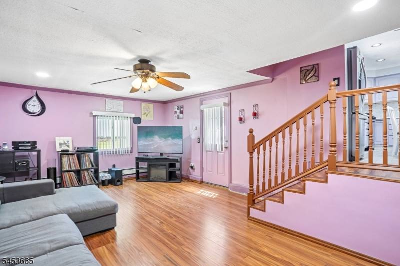 10 Independence Dr, Roselle Boro, NJ 07203