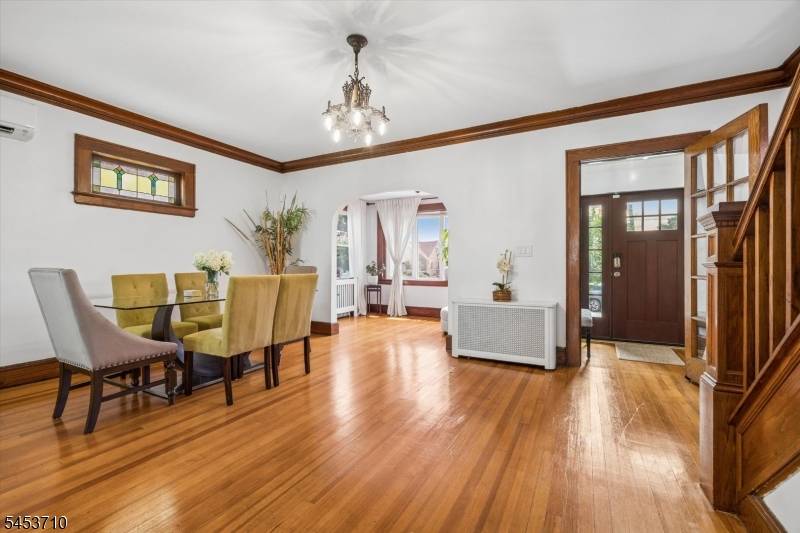 47 Kearney St, Lyndhurst Twp., NJ 07071